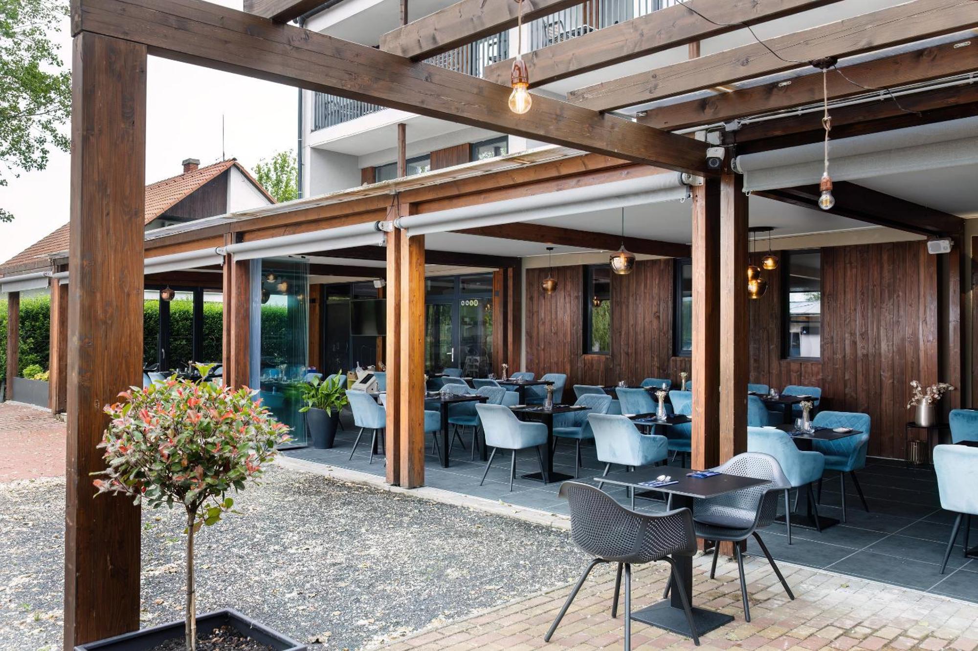 Port Etterem&Panzio Bed & Breakfast Balatonmariafurdo Bagian luar foto